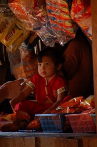 Kleine Thaiverkaeuferin