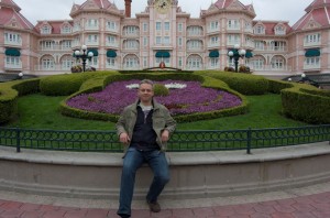 chrjue vorm Disneylandhotel Warum Disneyland?