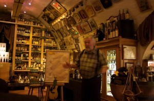 Kirn 073 Horst Kroll erklärt im Theorieteil die schottischen Whisky-Regionen