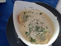 Knoblauchcremesuppe mit frischem Baguette